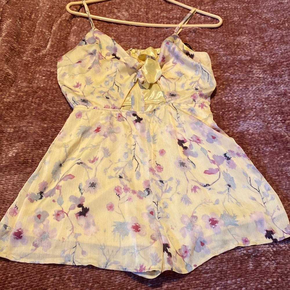 Floral print romper size small